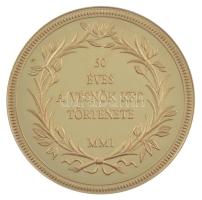 2001. "50 éves a Vésnök Kft. története" aranyozott fém emlékérem dísztokban (60mm) T:PP uj...