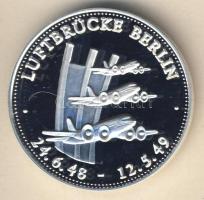 Németország 1989. "Berlini légihíd" Ag 20,4g emlékérem T:PP