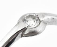 14K fehérarany (Au) gyűrű 1,28g cirkón kővel jelzett m: 51
