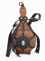 Csikóbőr kulacs, magyar címerrel, szép állapotban, m: 31 cm
