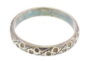 Ezüst(Ag) gyűrű, jelzett, méret: 51, bruttó: 1,67 g