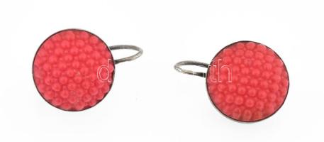 Ezüst(Ag) piros fülbevalópár, jelzett, sérült, d: 1,5 cm, bruttó: 3,6 g