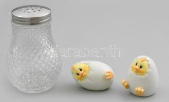 3 darab só- és borsszóró, közte tojás figurális, kopással, m: 4-12 cm