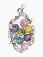Ezüst(Ag) medál színes gyöngyökkel, jelzett, h: 3 cm, kőhiánnyal, bruttó: 11 g
