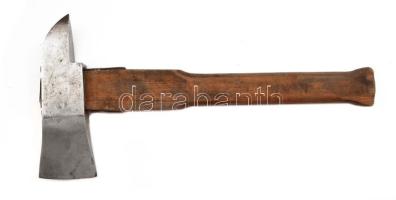 Az 1873-ban alakult MÁVAG Önkéntes Tűzoltóság (Budapest, Golgota utca 6.) által rendszeresített tűzo...