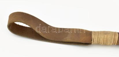 Lovagló pálca ezüst (Ag) szerelékkel. bőr csuklópánttal. A szarvasagancs botvég derékszögben, ezüst ...