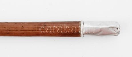 Lovagló pálca ezüst (Ag) szerelékkel.Fa, bőr csuklópánttal. Botvég négyszögletes ezüst védő lemezéne...