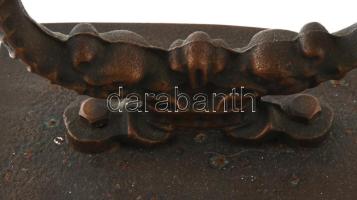 Antik faszenes vasaló, réz tartón, korának megfelelő állapotban, m: 28 cm