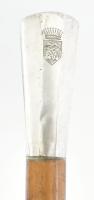 Batthyány család grófi címerét viselő lovagló pálca.Fa,, bőr Ezüst, nyolc oldalú botvég borító 7 cm ...