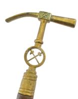 Bányász motívumos sétabot, réz fejjel, h: 90 cm
