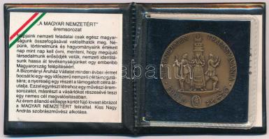 Kiss Nagy András (1930-1997) 1989. Az Erdélyi Menekültekért kétoldalas bronz emlékérem műbőr tokban, tanúsítvánnyal (42,5mm) T:UNC