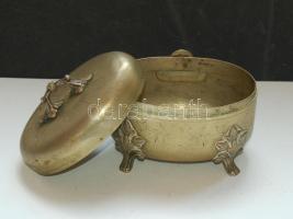 Díszes alpakka cukorkatartó lábakon és míves fedéllel, 11cm-es magassággal