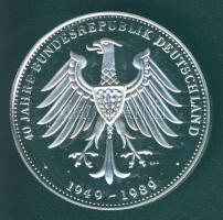 Németország 1989. "A berlini fal megépítése" Ag 20g emlékérem T:PP