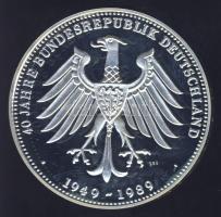 Németország 1989. "A hadifoglyok elbocsátása" Ag 20g emlékérem T:PP