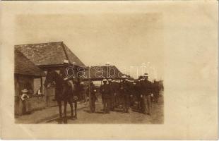 1908 Beszterce, Bistritz, Bistrita; Katonai egység felvonulása az utcán / military parade on the street. photo