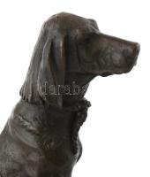 Auguste Cain (1821-1894) szobra alapján készült bronz kutya szobor, márvány talapzaton, jelzéssel és...