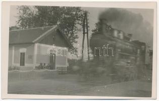 Zsuppa, Jupa, Tibiscu; Gara / vasútállomás, vonat, gőzmozdony / railway station, locomotive,t rain. photo