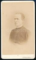 1860 Pap portréja, keményhátú fotó Schrecker J. pesti műterméből, 10,5×6 cm