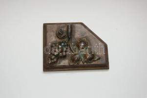 Szőlőfürttel és levéllel ellátott domború levélnehezék (10 x 8cm)