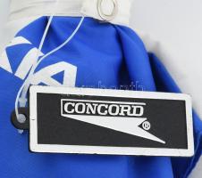 Egy régi esernyő, kissé sérült vászonnal, fa fogóval, működő szerkezettel, 90 cm hozzá egy modern Co...