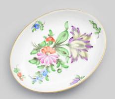 Herendi virág mintás porcelán háromszögű kínáló tál. Kézzel festett, jelzett, apró kopásokkal 26 cm ...