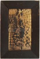 Lány, pókhálóval. Domborított réz lemez. Kopott 26x15 cm Fa keretben