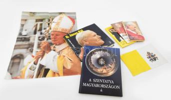 II. János Pál pápával kapcsolatos tétel: 5 db könyv, plakát, vatikáni zászló