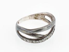 Ezüst(Ag) gyűrű strasszokkal kirakva, jelzett, méret: 57, bruttó: 3,5 g
