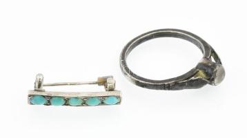 Ezüst(Ag) gyűrű és türkizes bross, 2 db, jelzett, bruttó: 2,8 g