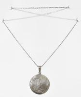 Ezüst(Ag) lánc kerek medállal, jelzett, h: 40 cm, nettó: 5,2 g