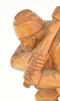 Csorvássy István (1912-1986): Favágó. Faragott fa, hibátlan, jelzett, m: 19,5 cm
