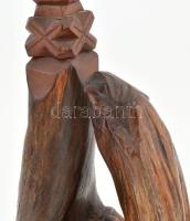 Csorvássy István (1912-1986): Székely néne a kopjafánál. Faragott gyökér, jelzett, hibátlan, m: 39 c...