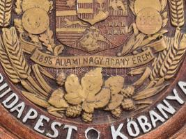 cca 1920-1930 Első Magyar Részvény-Serfőzde, Budapest Kőbánya festett gipsz reklám, korának megfelel...