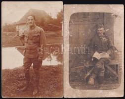 Katonák kitüntetésekkel, 2 db fotó, felületi sérülésekkel, 13×9 cm