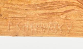 Csorvássy István (1912-1986): Imádkozó székely. Faragott fa falikép. Jelzéssel, kopással, 44x33 cm