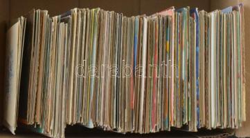 Kb. 462 db MODERN üdvözlő motívum képeslap dobozban / Cca. 462 modern greeting motive postcards in a...