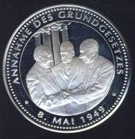 Németország DN "Alkotmány" Ag 15,2g emlékérem ismertető tanúsítvánnyal T:PP