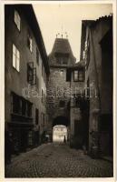 Merano, Meran (Südtirol); Porta Bolzano / street view, gate (cut)