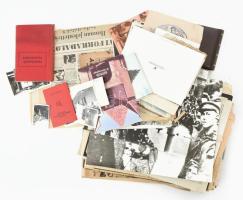 Cca 1870-től 1989-ig vegyes nyomtatványok különböző nyelveken, állapotban és méretben. Köztük fényképek, újságok, oklevelek, személyes levelek és iskolai igazolványok.