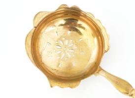 Ezüst (Ag) nyelű porcukorszóró kanál, jelzéssel, h: 19,5 cm, bruttó: 66 g