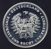 Németország DN "Az újraegyesítés kezdeményezői" Ag 15,2g emlékérem ismertető tanúsítvánnya...