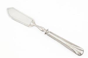 Ezüst (Ag) nyelű kés, jelzéssel, h: 18 cm, bruttó: 34 g