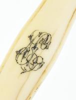 Ezüst (Ag) fejű, csont nyelű szervírozó villa, jelzéssel, h: 14 cm, bruttó: 17 g