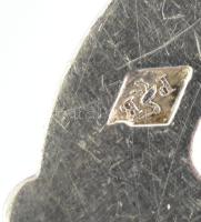 Ezüst (Ag) fejű, csont nyelű szervírozó villa, jelzéssel, h: 14 cm, bruttó: 17 g