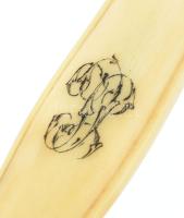 Ezüst (Ag) fejű, csont nyelű szervírozó villa, jelzéssel, h: 14 cm, bruttó: 17 g