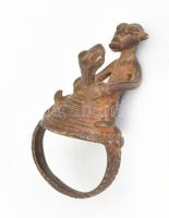 Hüvelykujj gyűrű. Kígyót bűvölő ember. Közép-Afrika, réz. 6 cm