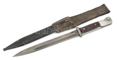 Bajonett kompletten hüvellyel, papuccsal, kopott, egy csavar pótolt. 38 cm