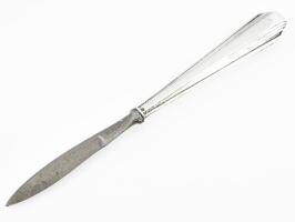 Ezüst (Ag) nyelű pipere eszköz, jelzéssel, h: 11 cm, bruttó: 8,5 g