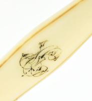 Ezüst (Ag) fejű, csont nyelű szervírozó villa, jelzéssel, h: 14 cm, bruttó: 17 g, sérüléssel