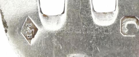 Ezüst (Ag) fejű, csont nyelű szervírozó villa, jelzéssel, h: 14 cm, bruttó: 17 g, sérüléssel